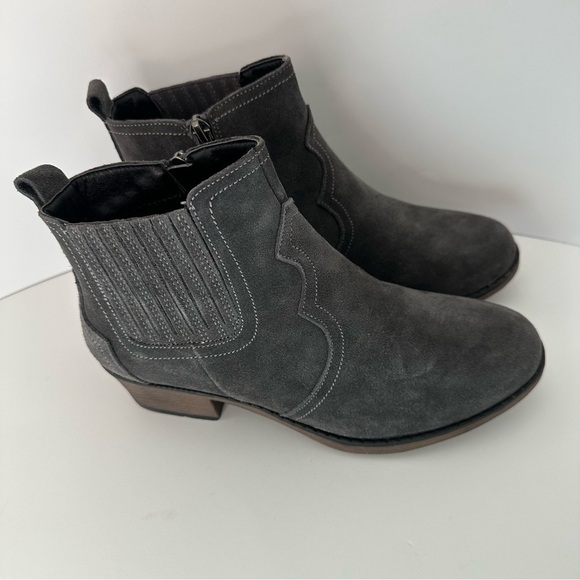 Propet suede woamans ankle booties - Picture 1 of 13